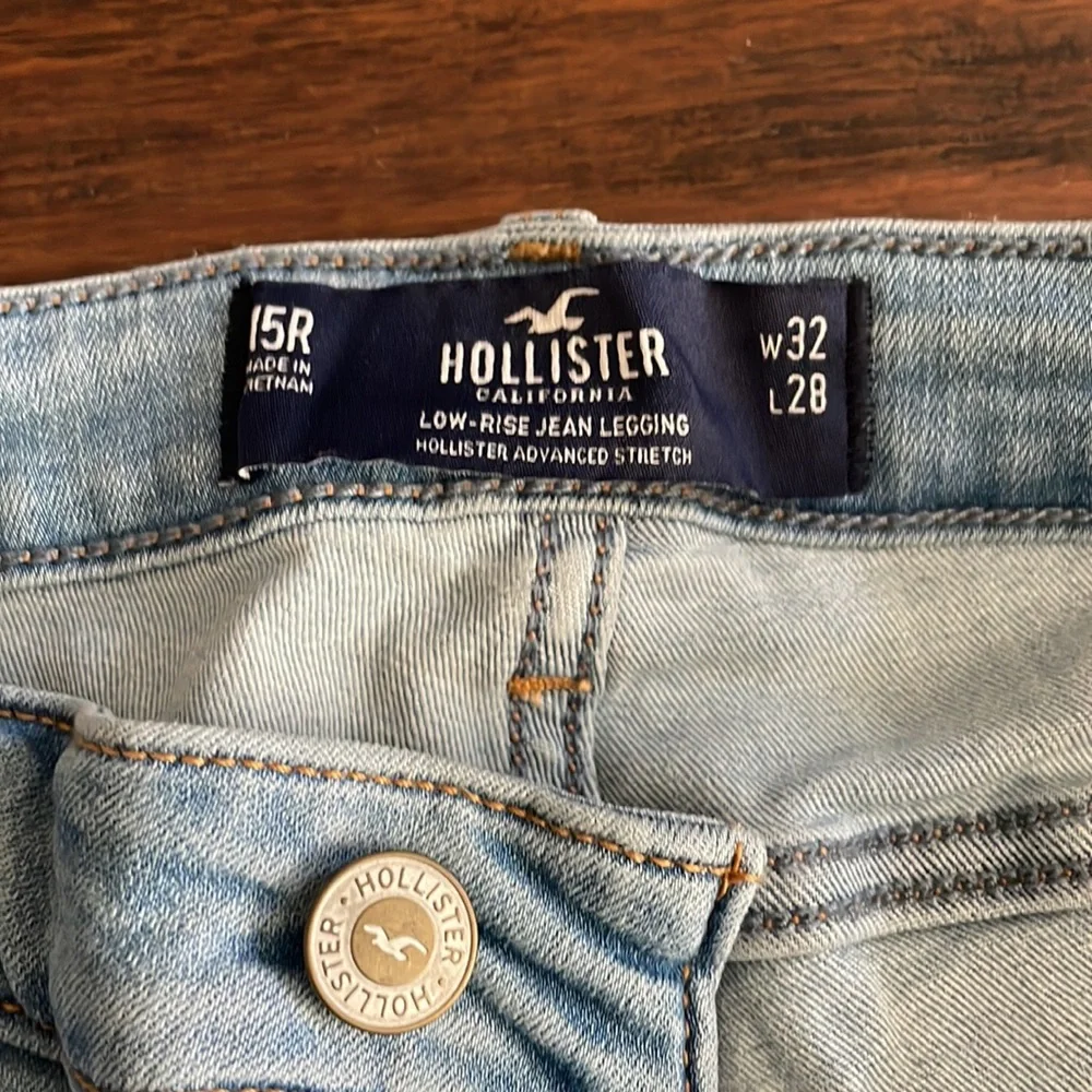 Hollister California  15 R   Low rise jean legging. 32 waist   Length 28 - Picture 2 of 4